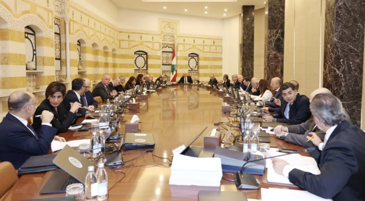 رئيس الجمهورية يجدد الدعوة للتفاوض في جلسة الحكومة
