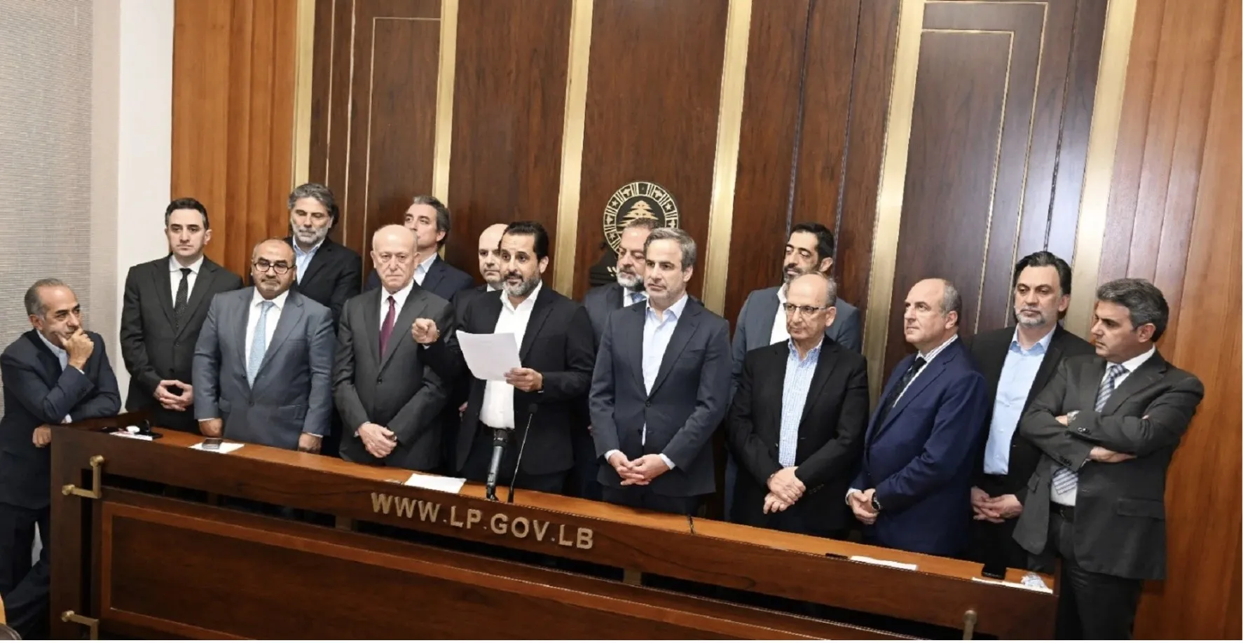 نواب المعارضة في عريضة جديدة