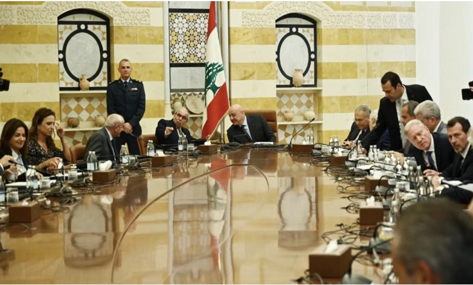 الرئيس عون يشيد بإنجازات الحكومة