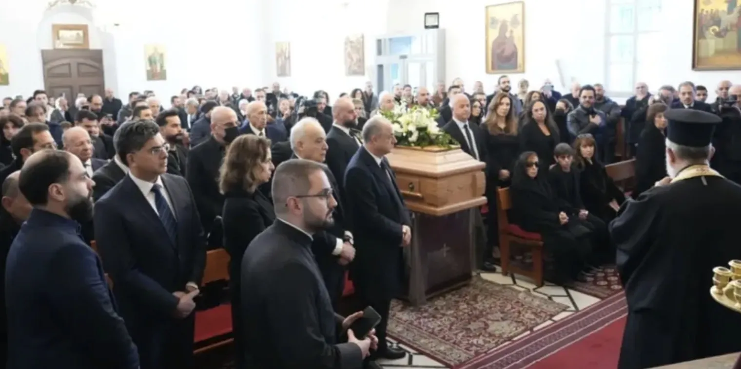 فيروز تلقي نظرة الوداع الاخيرة على إبنها هلي