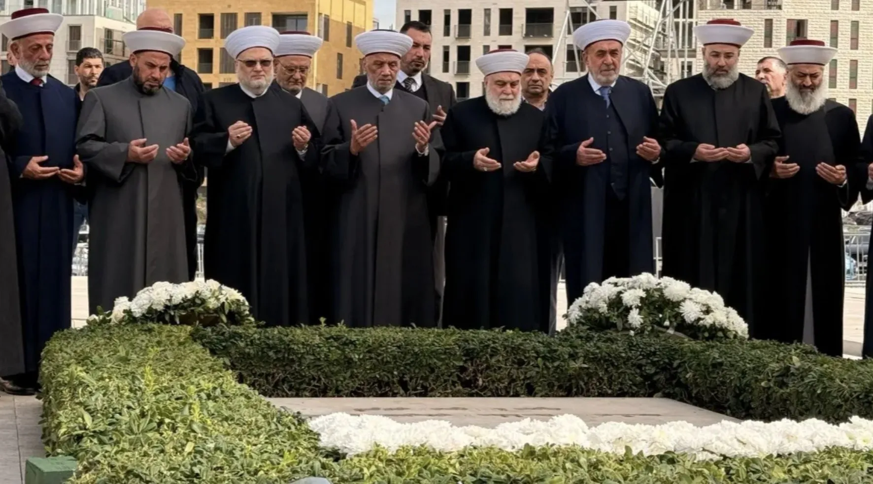المفتي دريان عند ضريح الحريري