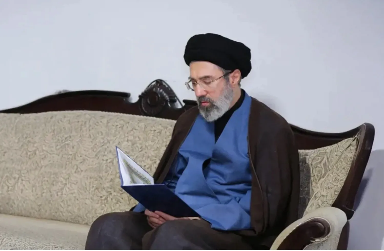 مجتبى خامنئي: مجبرون على استمرار استهداف القواعد الأميركية في المنطقة