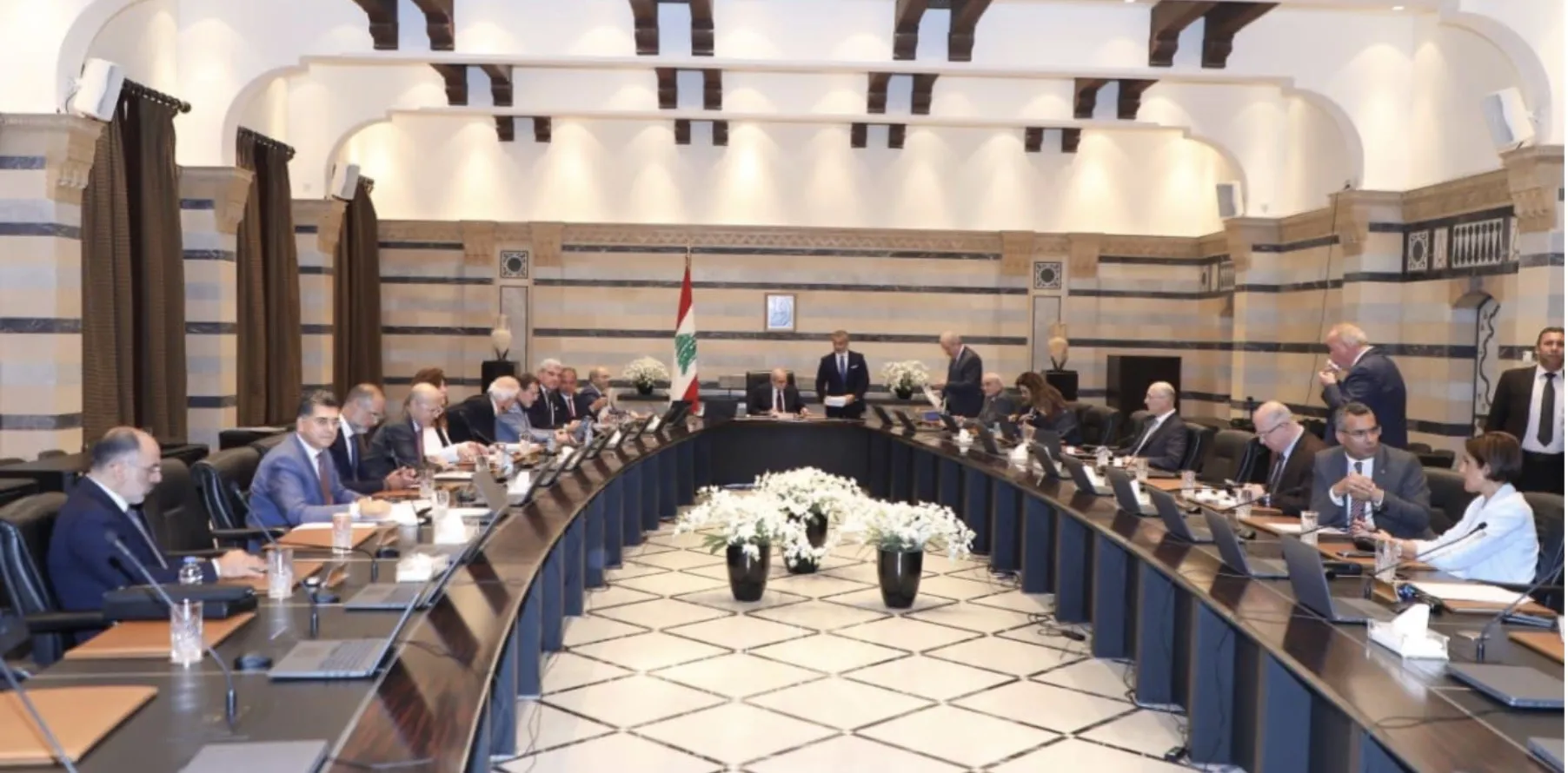 جلسة حكومية بعيدة عن المفاوضات