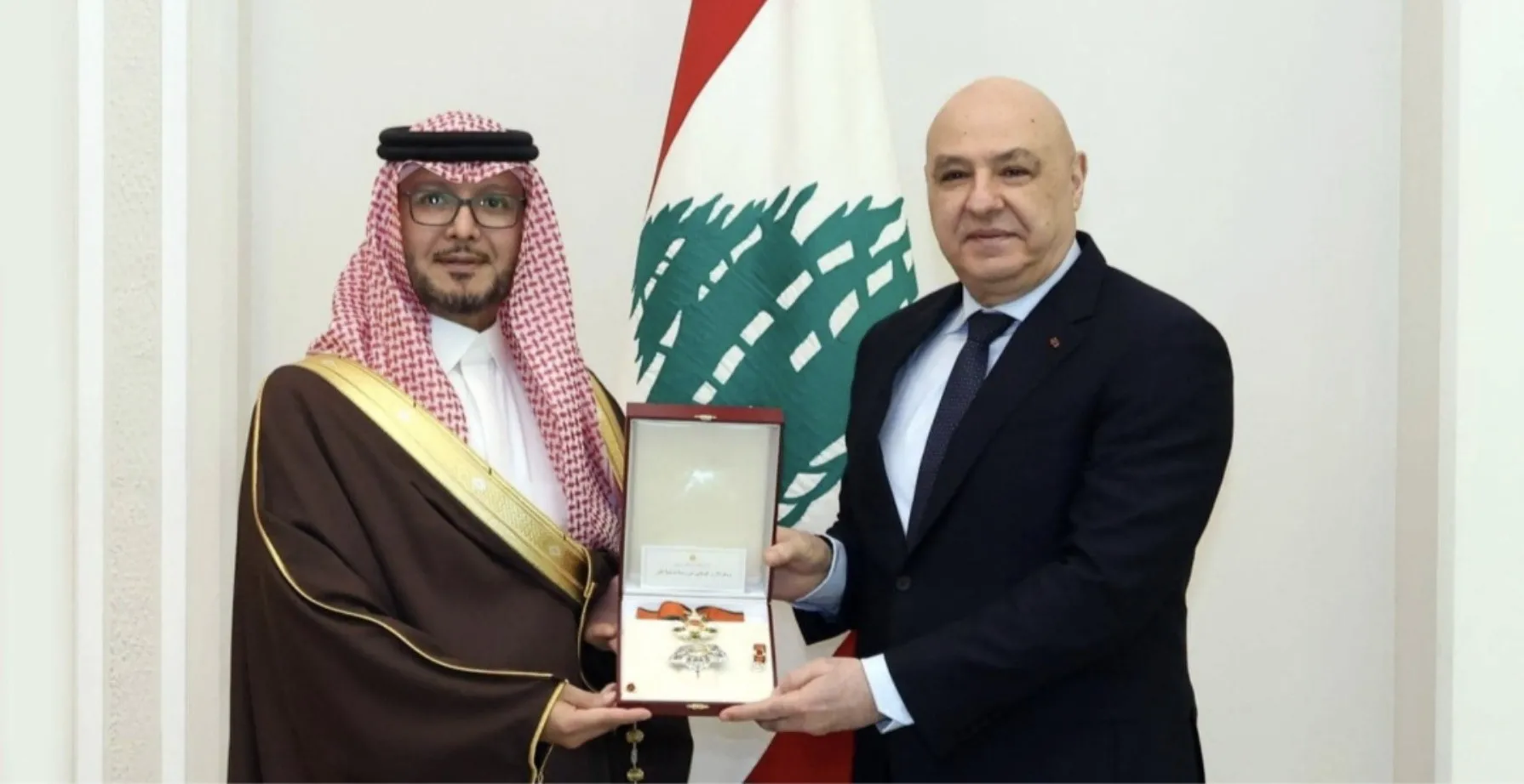 وسام لبناني للسفير السعودي